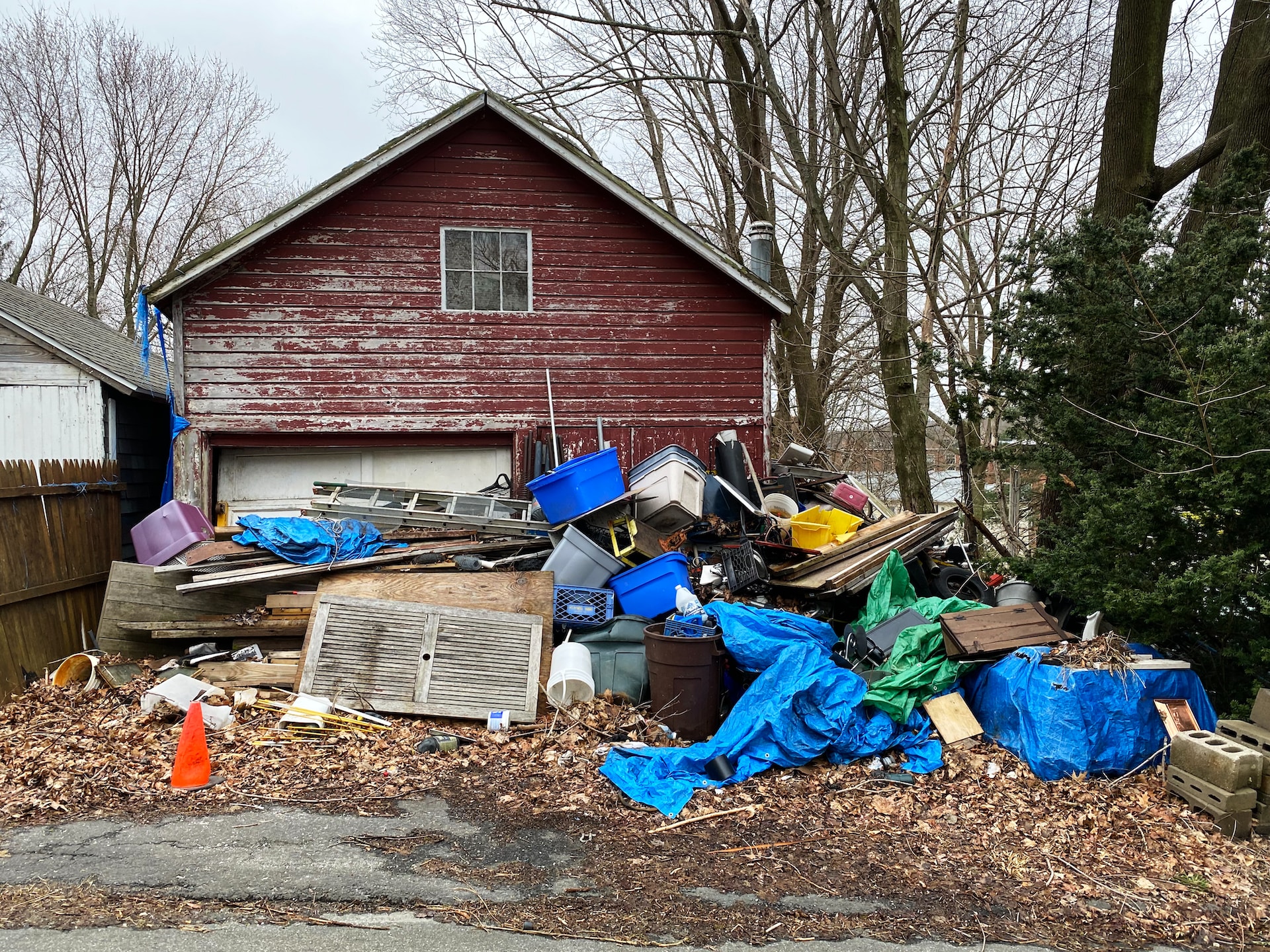 Hoarders house with cluttered yard